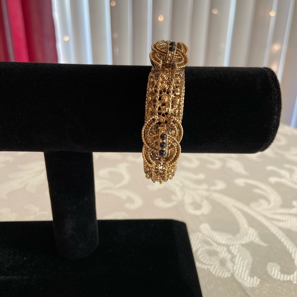 CHANEL gold-tone bangle bracelet - Picture 5 of 6